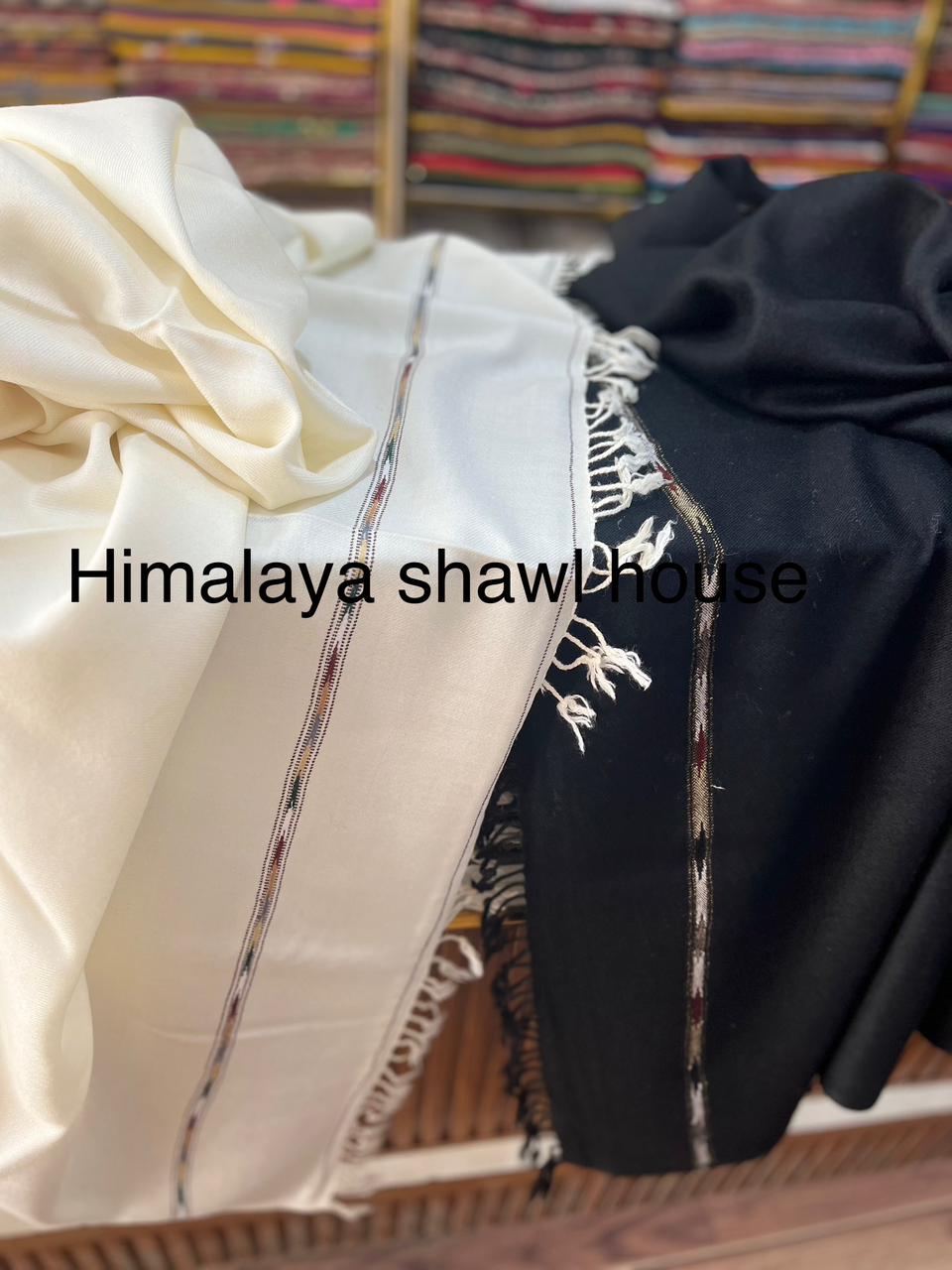 Classic 100% woolllen shawl - Cream